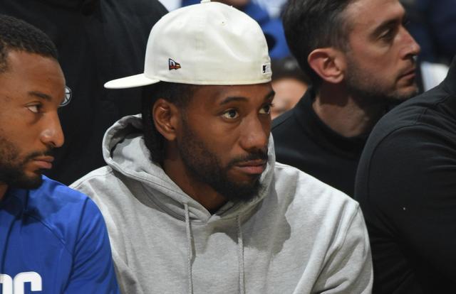 广东籍球员廖锦涛、吕焯毅参与英博队内的大连话挑战，前者胜（英博队内大连话挑战：广东籍球员廖锦涛战胜吕焯毅）