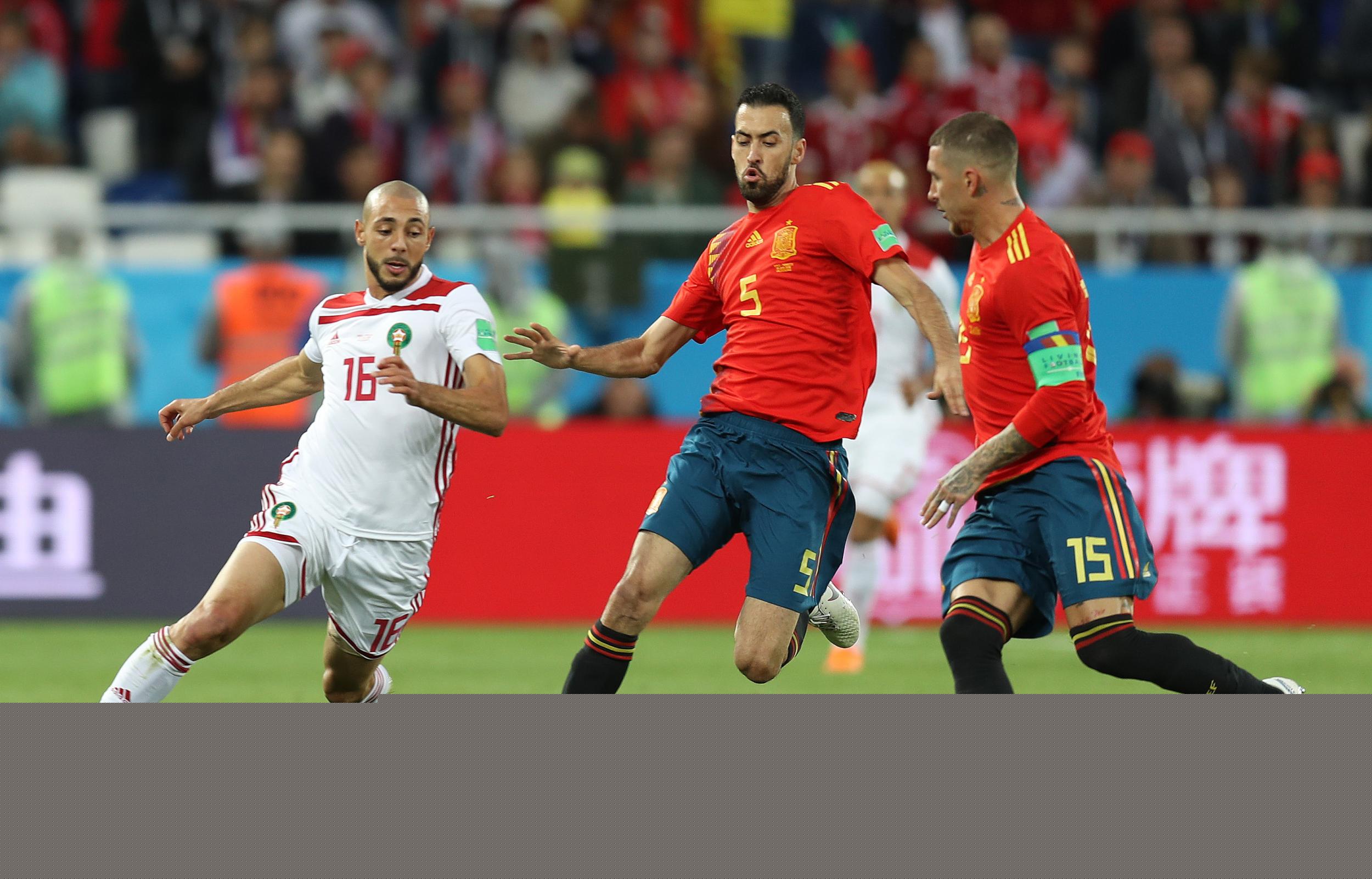 法兰克福4-3逆转科隆，伯卡特梅开二度，达胡德建功（法兰克福上演4-3逆转击败科隆，伯卡特双响，达胡德破门）