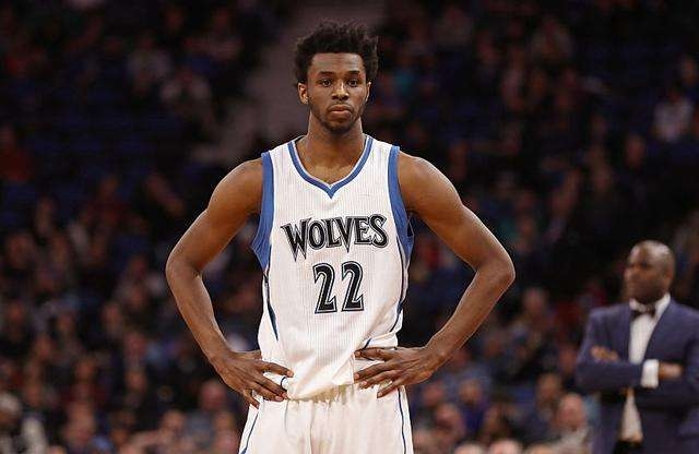 巴萨vs毕尔巴鄂竞技：亚马尔领衔，费尔明、奥尔莫出战（巴萨对阵毕尔巴鄂：亚马尔挂帅，费尔明与奥尔莫登场）