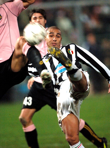 连输埃因霍温、本菲卡，那不勒斯队史首次遭遇欧冠客场连败（先后不敌埃因霍温与本菲卡 那不勒斯欧冠客场队史首次连败）