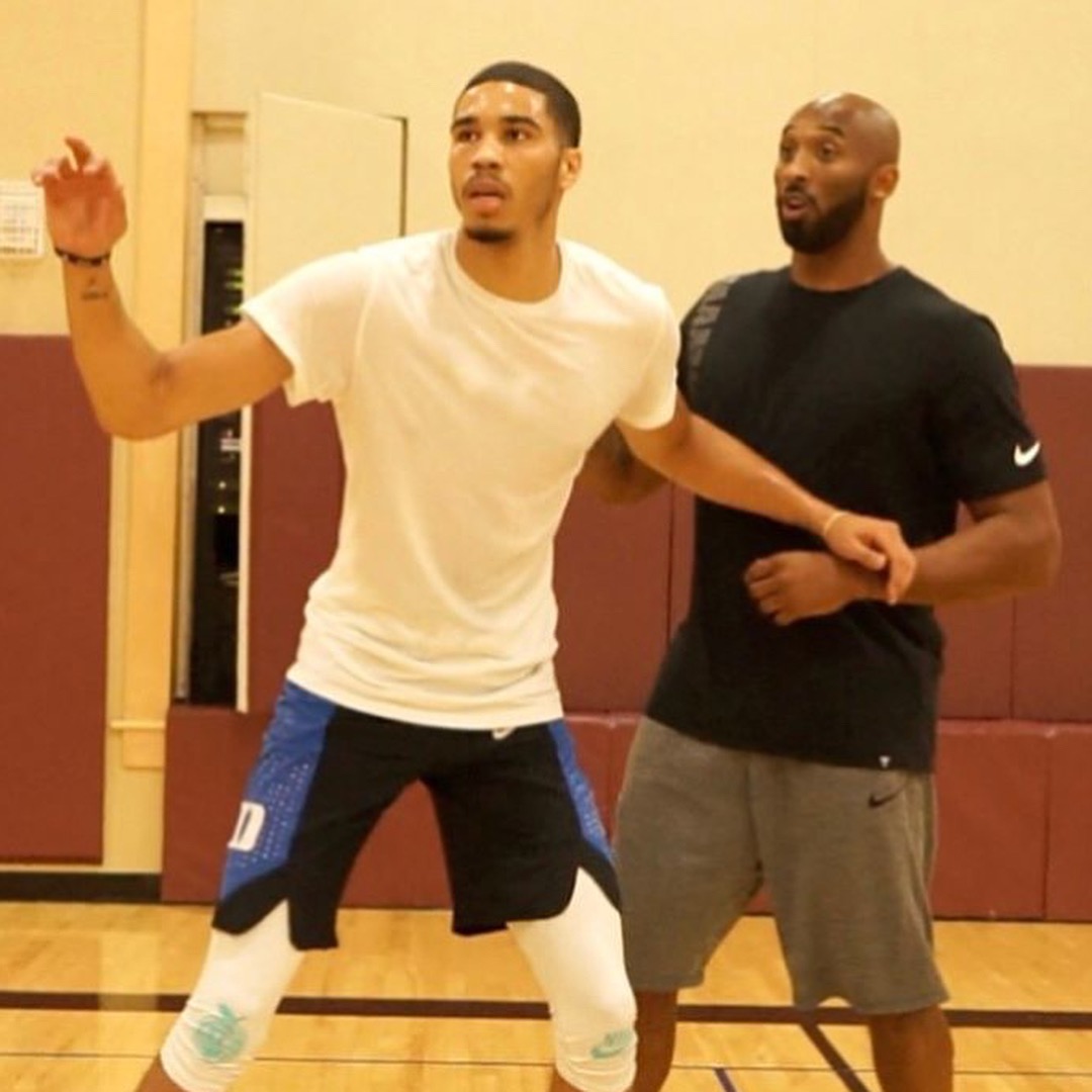 这助攻堪比视觉盛宴（这记助攻如同一场华丽表演）