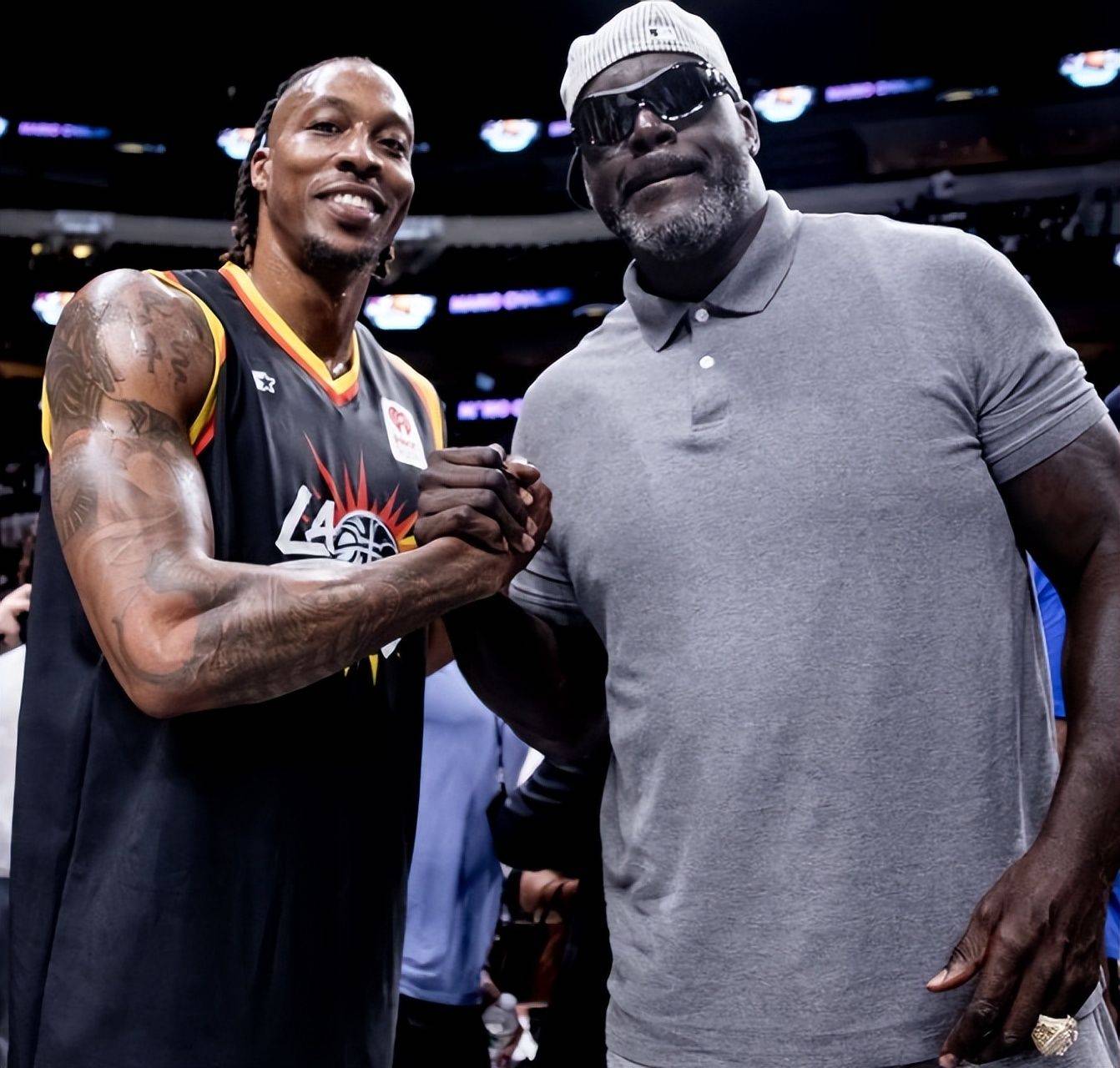 记者：尤文最多500-600万欧年薪续约DV9，球员要求大笔签字费（消息称尤文与DV9续约年薪最多500-600万欧，球员还索要高额签字费）