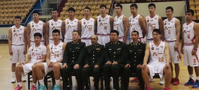 降维打击！深圳外援史密斯暴砍41分10助攻并上演准绝杀（统治级发挥！深圳外援史密斯轰下41分10助攻，上演准绝杀）