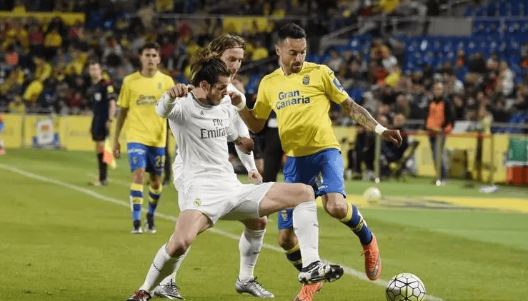 C罗在世界杯踢南美球队0进球0助攻！梅西踢欧洲是6进球6助攻！（世界杯数据对比：C罗对南美0球0助，梅西对欧洲6球6助）